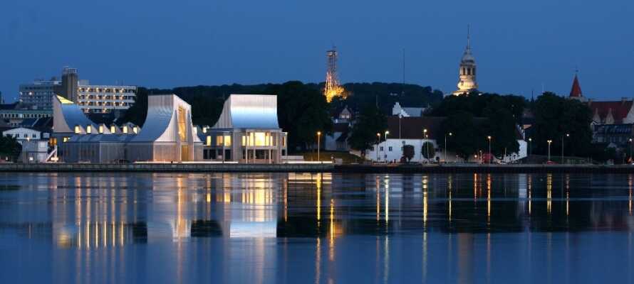Oplev Utzons unikke arkitektur i Musikkens hus. Se de nyeste udstillinger på Aaltos verdensberømte museum Kunsten i Aalborg