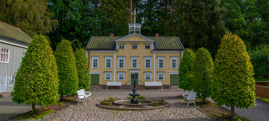 Här bor ni endast en timmas bilresa från populära Astrid Lindgrens Värld, High Chaparall och Gränna/Visingsö!