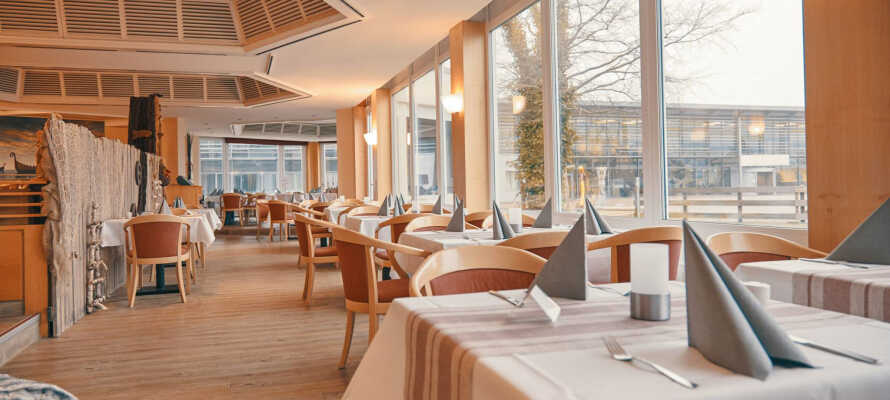 Die Umgebung bietet im Ganzen drei individuelle Restaurants, davon ein A la Carte Restaurant und zwei Buffetrestaurants.