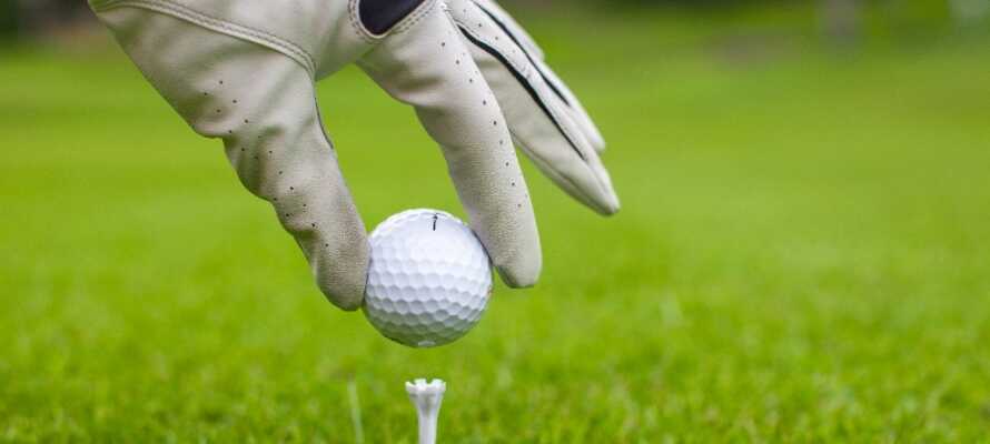 Tag et golfophold og få 15% rabat på greenfee på en lang række udvalgte baner, heriblandt Herning Golf Klub.