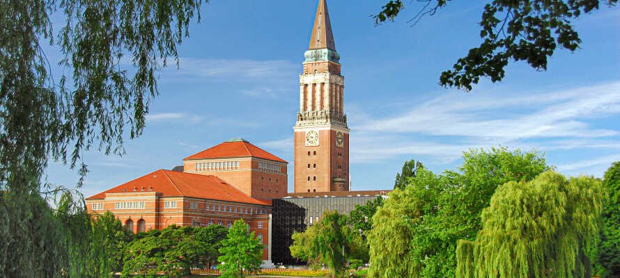 Rådhuset i Kiel er en spændende seværdighed, hvor I kan tage turen op i toppen af rådhustårnet og nyde en fantastisk udsigt.