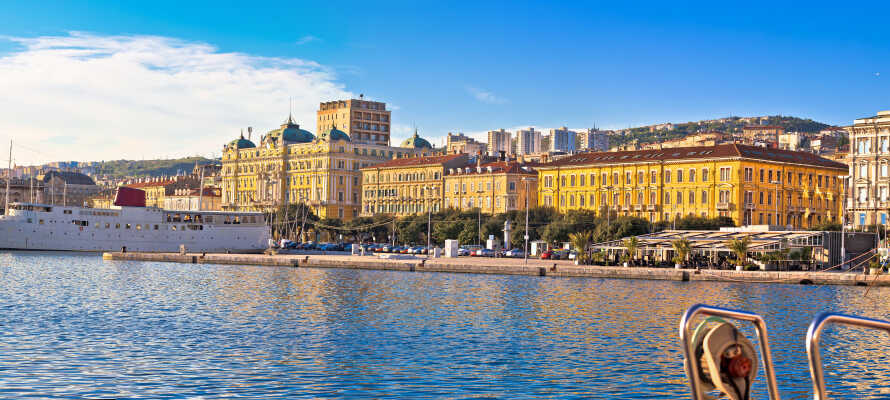 Byen Rijeka ligger ca 15 km fra hotellet, og er Kroatiens tredje største by med mange spændende seværdigheder.