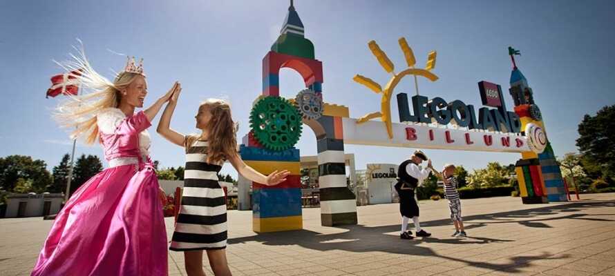 Tag familien med til den sjove forlystelsespark, Legoland, som er bygget op omkring de kendte klodser.