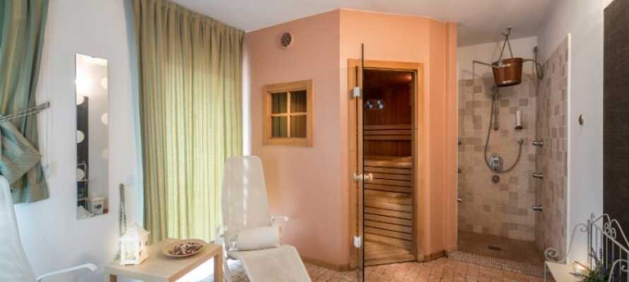 På hotellet kan ni bada bastu och beställa massage och skönhetsbehandlingar.