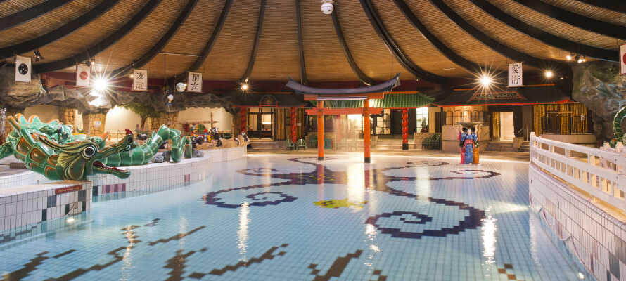 Hotellet har både en indendørs-og en udendørs pool, som I frit kan benytte