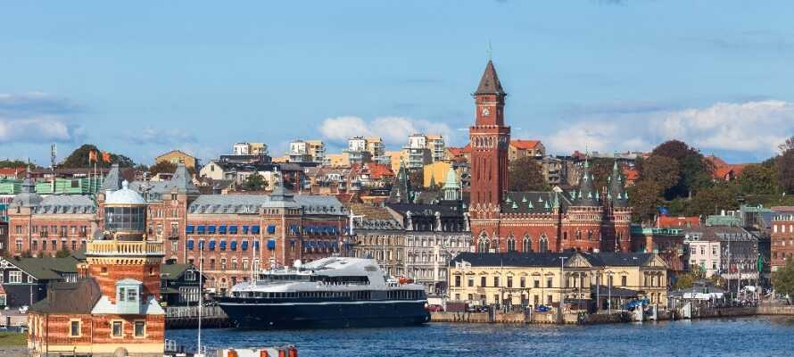 Tag turen til Helsingborg og oplev dens gamle by og det imponerende Kärnan tårn.