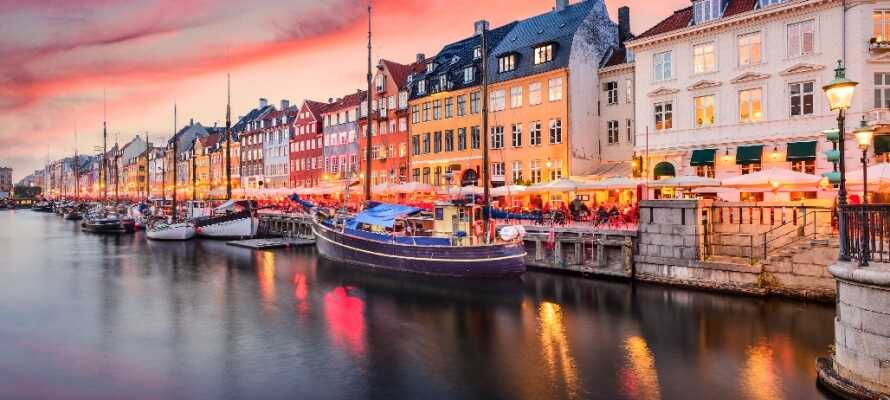 Tag ind til smukke København hvor I f.eks. kan gå en tur ned af strøget eller nyde stemningen i Nyhavn.