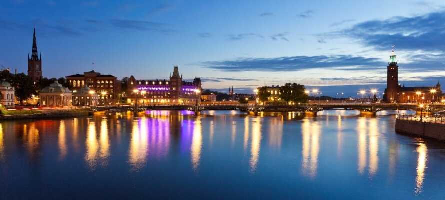Göteborg ligger bare en times kørsel fra hotellet og byder på et væld af hyggelige butikker, gader og kanaler.