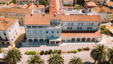 Hotel Korkyra ligger i marinaen i Vela Luka på øen Korcula.