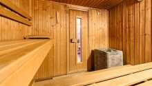 Adgang til sauna, jacuzzi og udendørs pool