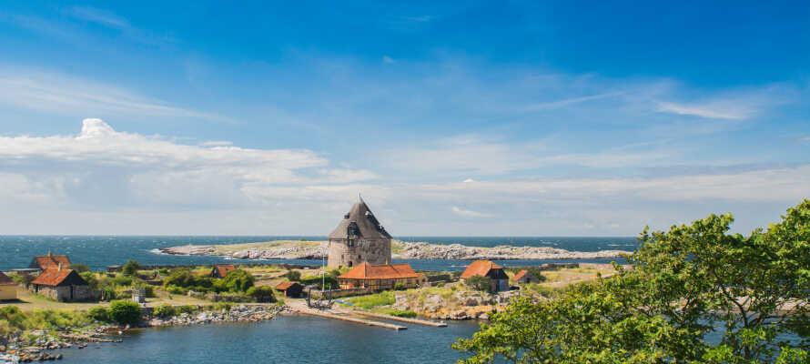 Tag på udflugt til Christiansø i Danmarks eneste skærgård, Ertholmene. Se fæstningen og nyd den rolige natur på øen.