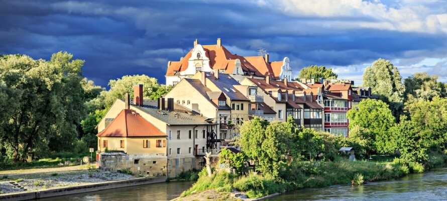 Regensburg ligger vackert beläget vid Donau och här kan ni bege er ut på en en segeltur.