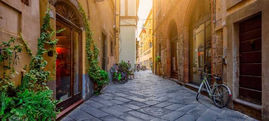 Nyd en slentretur gennem de historiefyldte gader, stræder og parker i selveste Puccini’s fødeby; charmerende Lucca.
