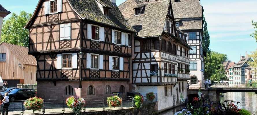 Idylliska städer, medeltidsbyar med korsvirkeshus, vinodlingar och slott har gjort Alsace känt som sagoregionen. 