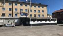 Velkommen til Best Western Vetlanda Stadshotell, som ligger centralt på Stortorget i den svenske by, Vetlanda.