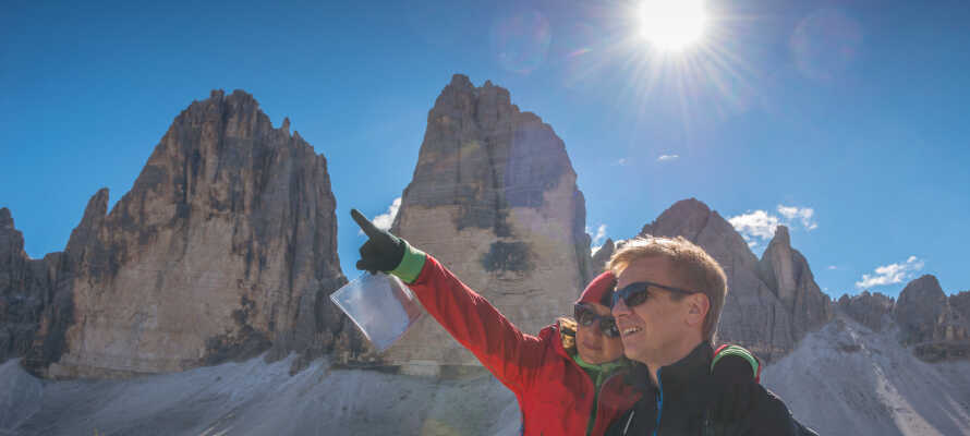 Inom kort avstånd från hotellet når ni skid- och vandringsparadiset Cortina D’Ampezzo - känt som ”Dolomitternes Dronning”.