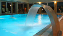 Hotellet har et stort spa med pool, vand gym, jacuzzi, massage, sauna og masser af behandlinger, du kan bestille.