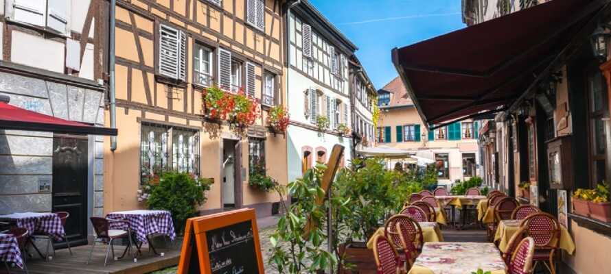 I både Strasbourg og de mange øvrige maleriske byer i Alsace, kan I finde en hyggelig café, hvor I kan nyde jeres frokost.