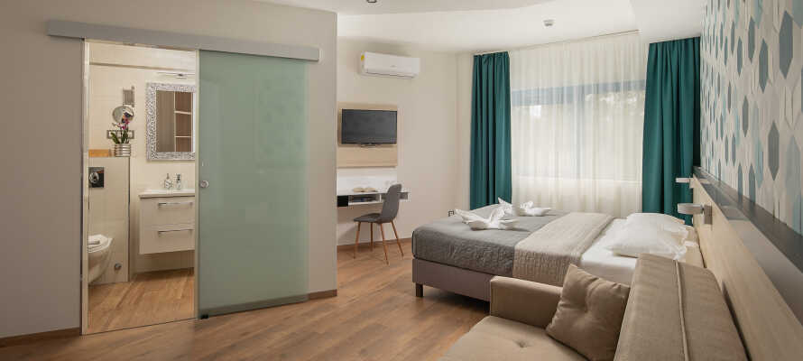 De renoverede værelser er hyggelige, komfortable og moderne indrettede.