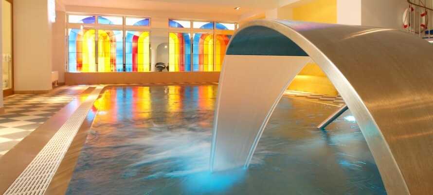 Hotellets wellness-afdeling har en lille pool, sauna og mulighed for behandlinger.