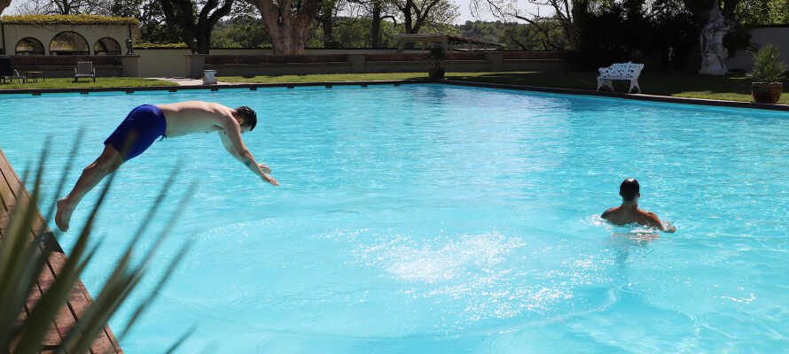 Om sommeren kan overnattende gæster benytte hotellets pool, som er en af ​​Sveriges ældste olympiske udendørs pools.