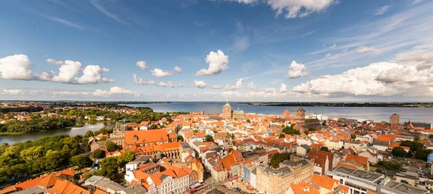 Spendera en dag i den gamla handelsstaden Stralsund, vars gamla stadsdel är upptagen på UNESCO:s världsarvslista.