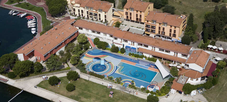 Det 3-stjernede Hotel Vile Park ligger lige ved stranden og har også en fantastisk swimmingpool.