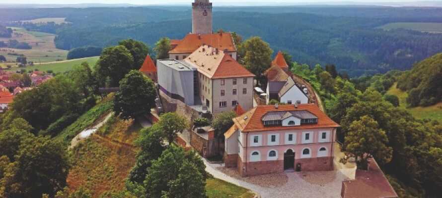 En af områdets absolut mest populære attraktioner er det smukke slot, Leuchtenburg, hvor middelalder og modernisme smelter sammen. 