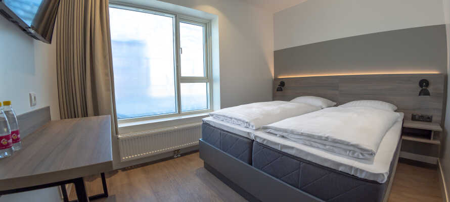 Hotellets Premium værelser er lyse og stilrent indrettet og tilbyder en god base for jeres ophold.