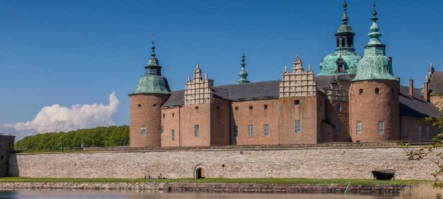 Tag på udflugt til én af Sveriges ældste byer, Kalmar, som bl.a. byder på det imponerende Kalmar Slot.