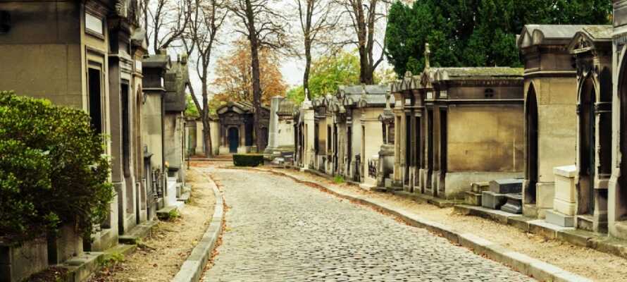 En af Paris' mere skjulte skatte er kirkegården Père Lachaise. Tag en stille tur på de brostensbelagte stier.