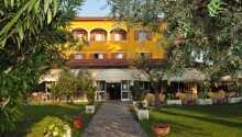 Hotellet har en smuk placering i Gardasøen i Italien