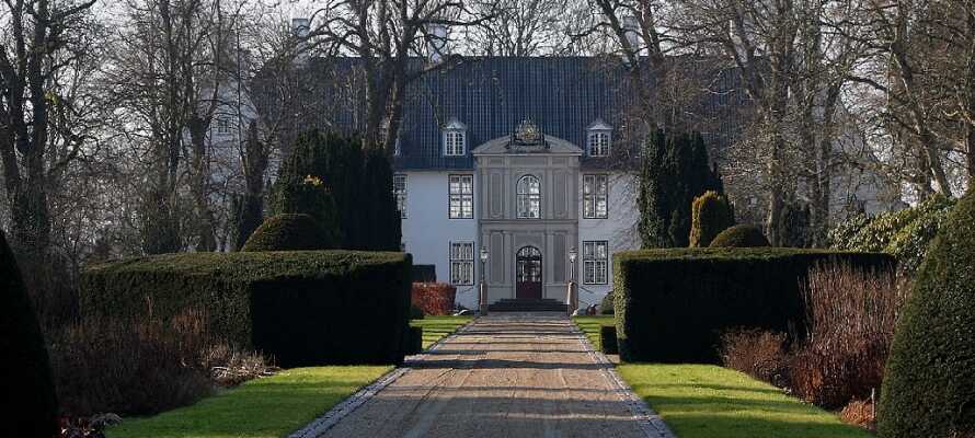 Besøg det smukke Schackenborg Slot, hvor I kan lære om dets historie.
