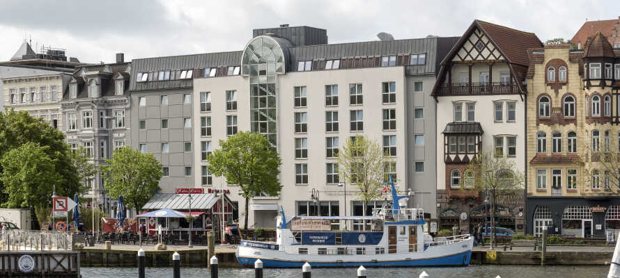 Ramada Flensburg har en fin beliggenhed ned til vandet og med nem adgang til Flensburgs seværdigheder.