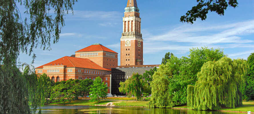 Kiel er en hyggelig by, hvor I kan finde utallige smukke og interessante bygninger som f.eks. byens rådhus.