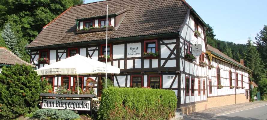 Det hyggelige Hotel zum Bürgergarten ligger centralt i den historiske by Stolberg omgivet af Harzens grønne skove.
