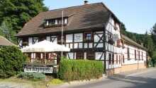 Hotellet har en central beliggenhed i den historiske by, Stolberg, omgivet af Harzens skove