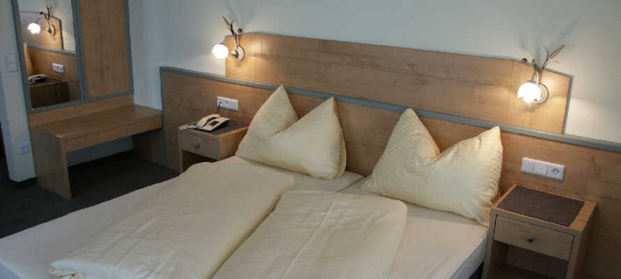 I vil hurtigt føle Jer hjemme og godt tilpas i hotellets hyggelige og komfortable værelser.