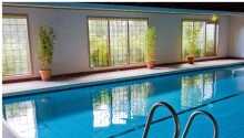 Under opholdet har I fri adgang til indendørs pool, sauna og fitness
