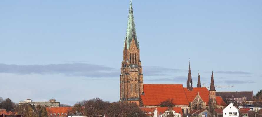 Tag en tur til den hyggelige by Slesvig, hvor I bl.a. skal se nærmere på byens flotte katedral.