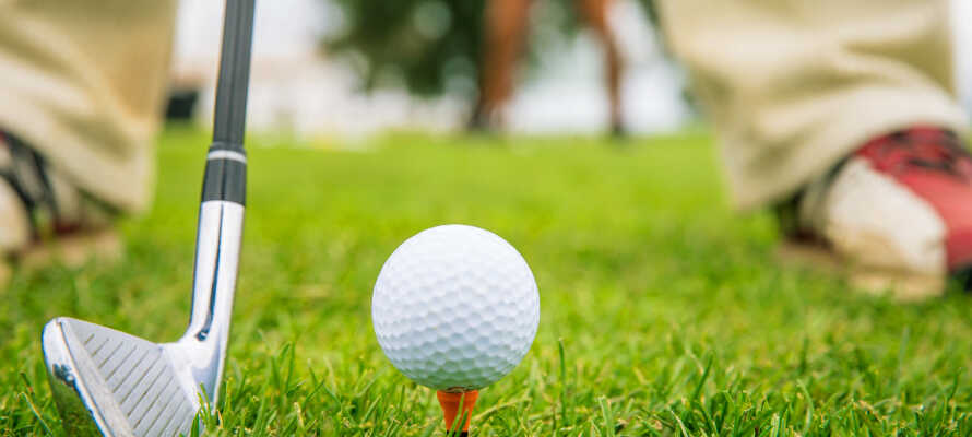 Der gives rabat på greenfee på Herning Golfklub, Ikast Golfklub og Trehøje Golfklub.