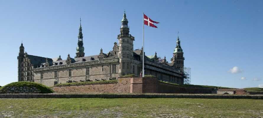 Tag et smut til Helsingør og besøg f.eks. Gurre Slotsruin, Frederiksborg Slot eller Kronborg.