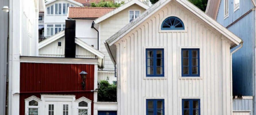 Hotellet ligger centralt i Marstrand omgivet af maleriske huse og med et svømmeområde inden for gåafstand.
