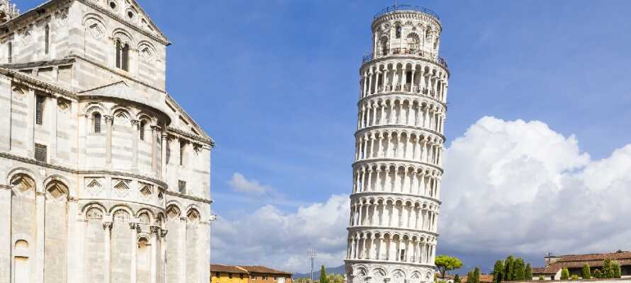 Tag på fantastiske udflugter og besøg f.eks. regionshovedstaden Firenze, eller oplev Det Skæve Tårn i Pisa!