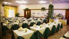 Hotellets restaurant byder på traditionelle retter fra det toscanske køkken