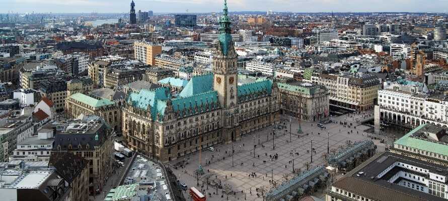 Ikke langt fra hotellet ligger Hamburg, som har alt, hvad en storby kan byde på.