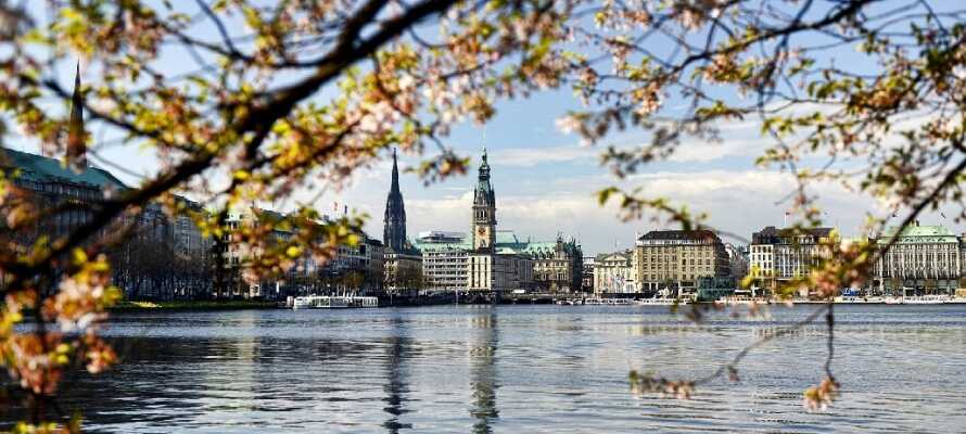 Nok er Hamburg en storby, men den indbyder også til gåture.