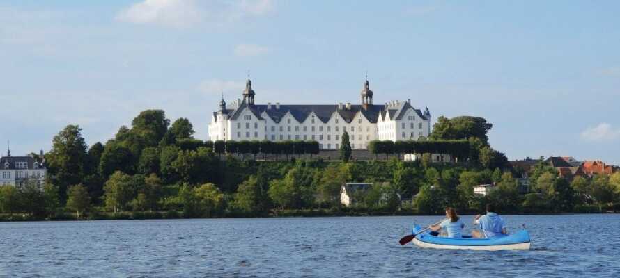 Med sine mange søer og det smukke hvide slot, er Plön et yderst godt udflugtsmål under ferien.