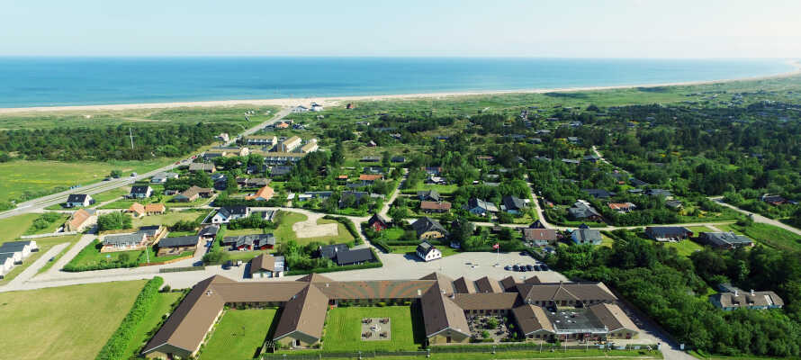 Rønnes Hotel har en suveræn placering tæt på stranden og vandet i Nordvestjylland.