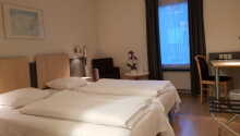 City Hotel Nattergalen tilbyder store dobbeltværelser med eget bad og toilet.